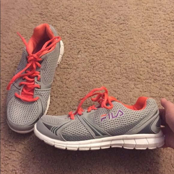 fila grey and orange shoes